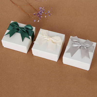 8*8*1.7cm Jewelry Packaging Boxes Base Lip Boxes With Ribbon
